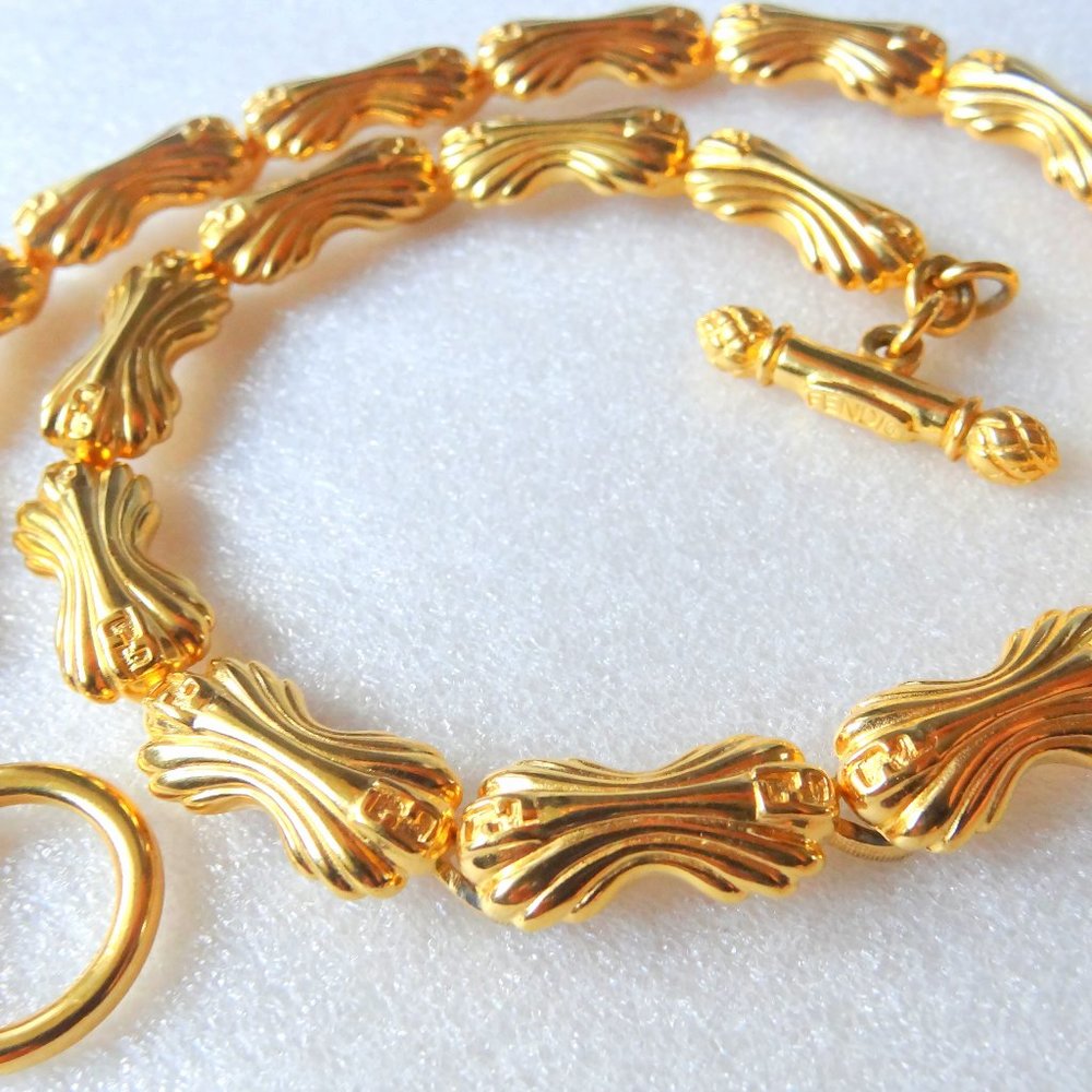 Auth FENDI Fresh Gold Plated Shell Links Paneled Necklace Collar Choker Toggle